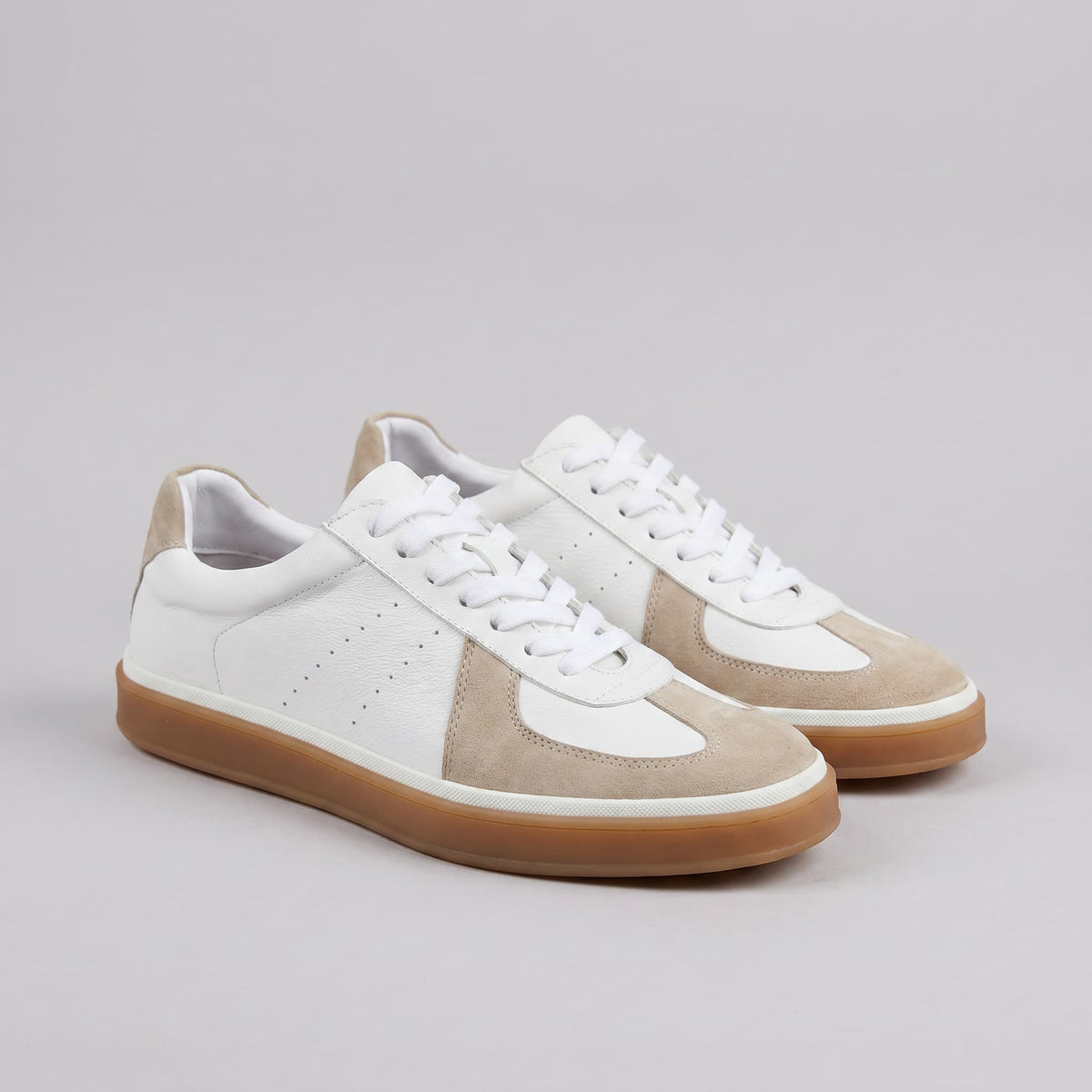 Hyères | Baskets Court en Cuir